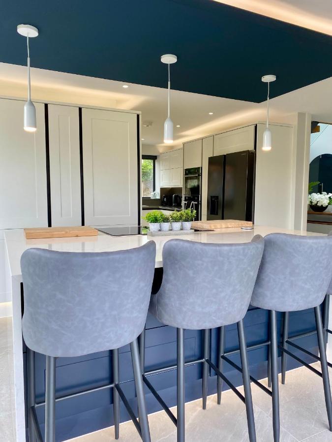 Stunning Modern Set In Beautiful Grounds. Vakantiehuis Bath