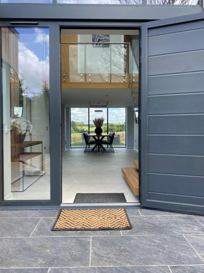 Vakantiehuis Stunning Modern Set In Beautiful Grounds.