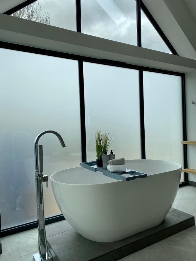 Vakantiehuis Stunning Modern Set In Beautiful Grounds. Bath