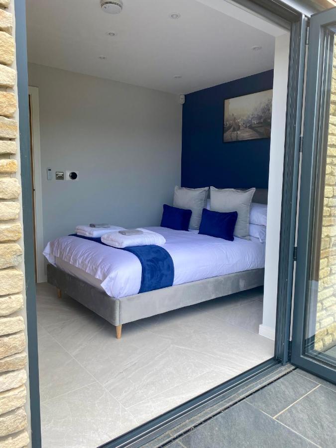 Vakantiehuis Stunning Modern Set In Beautiful Grounds. *