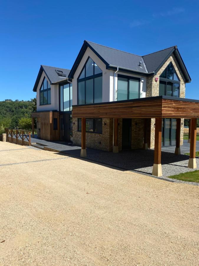 Stunning Modern Set In Beautiful Grounds. Vakantiehuis