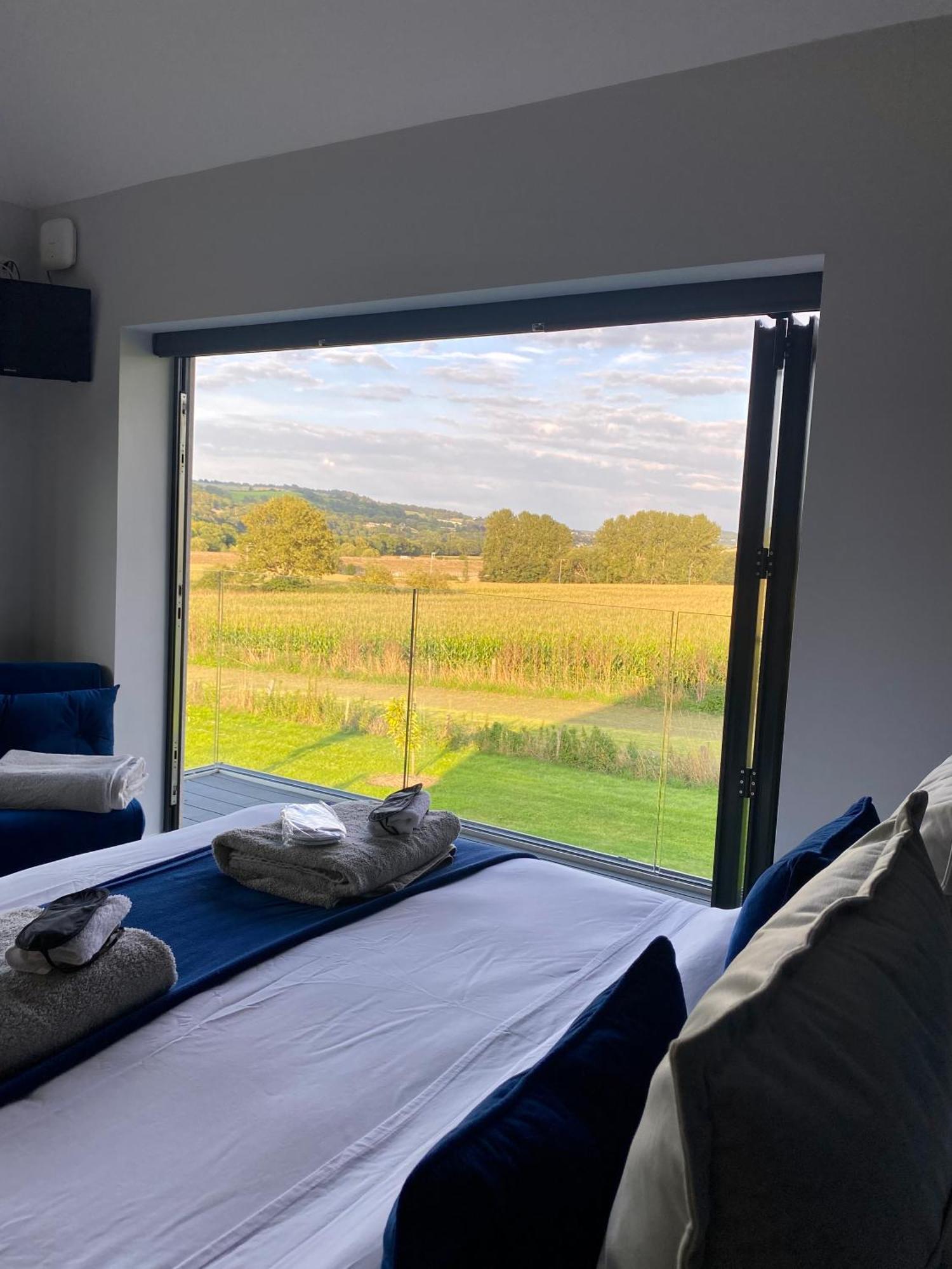 Stunning Modern Set In Beautiful Grounds. Vakantiehuis