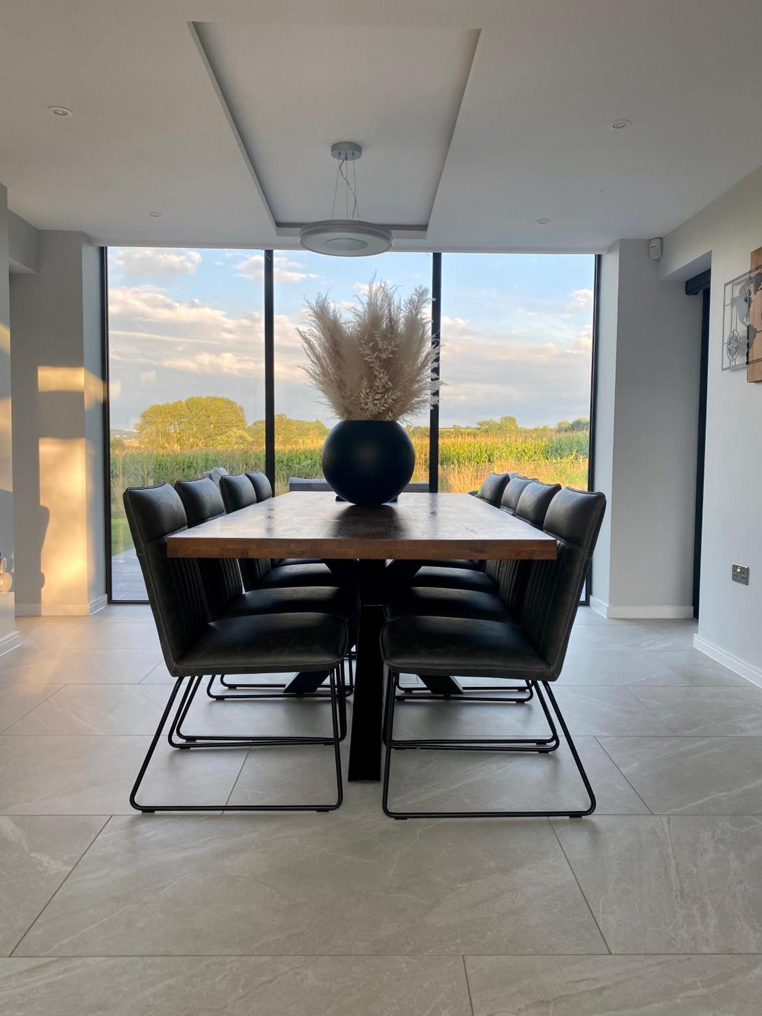 Vakantiehuis Stunning Modern Set In Beautiful Grounds.