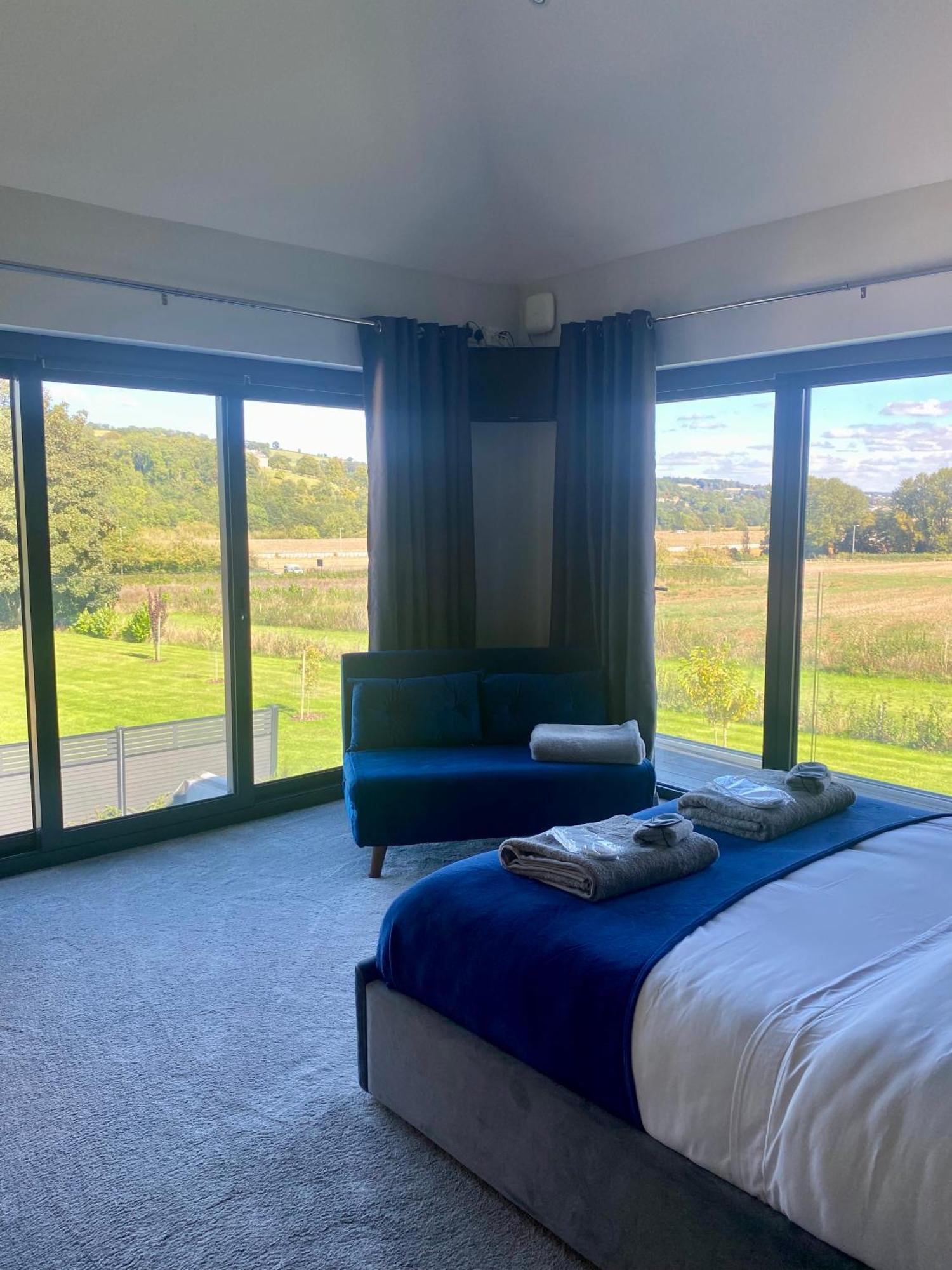 Stunning Modern Set In Beautiful Grounds. Holiday home Bath